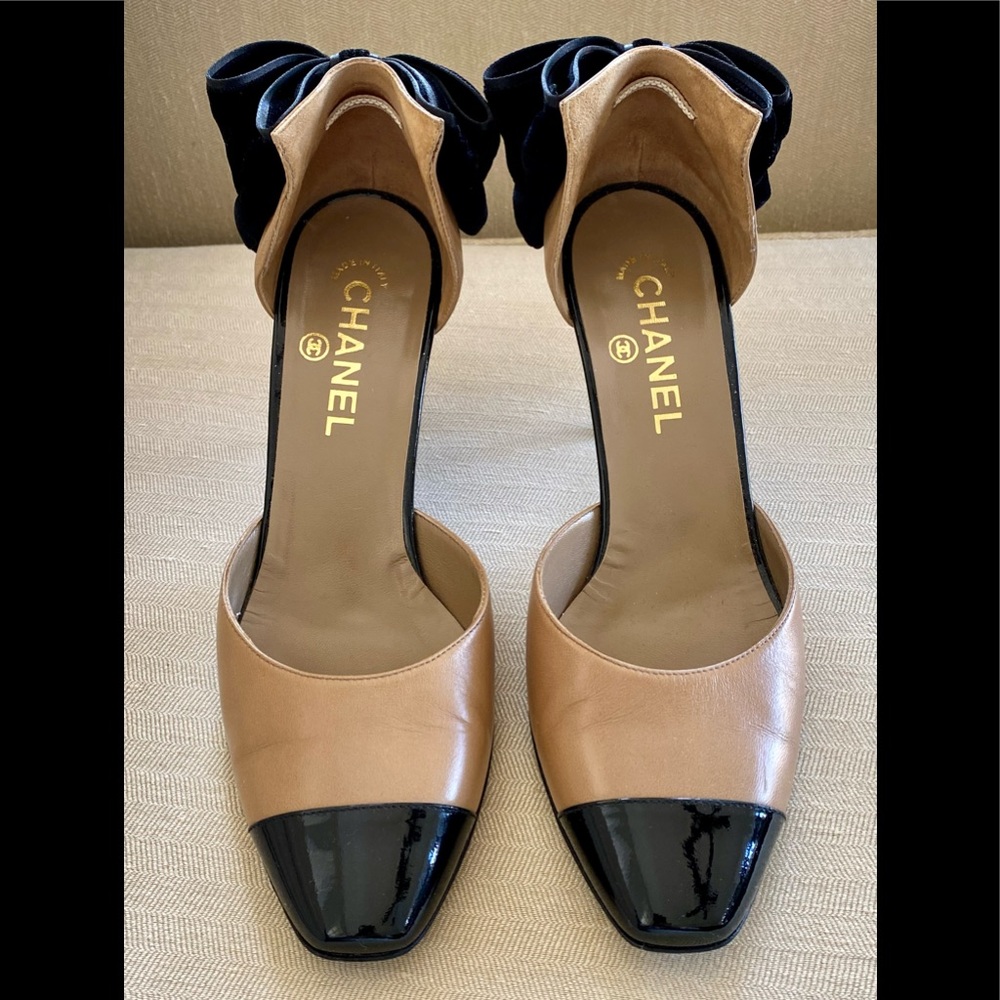 Stunning Chanel velvet bow heels!!!